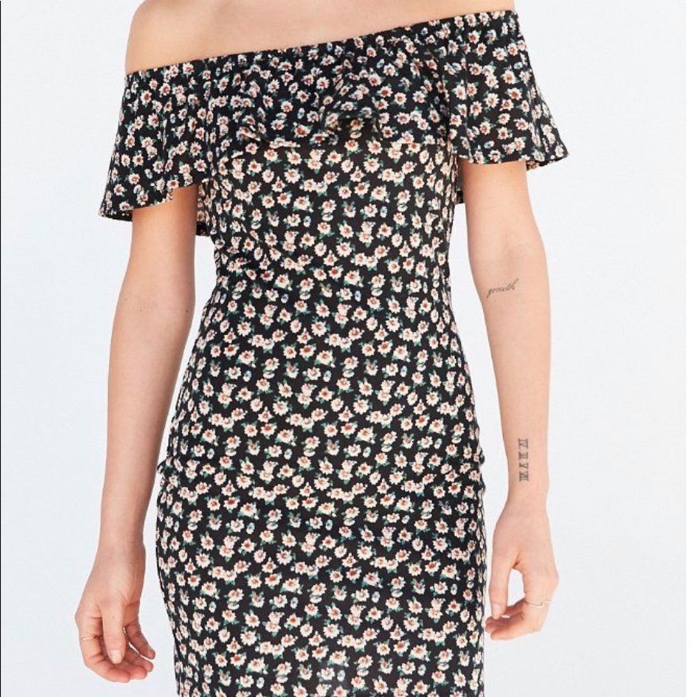 Urban Outfitters Glamorous Daisy Knit Off Shoulder Mini Dress XS